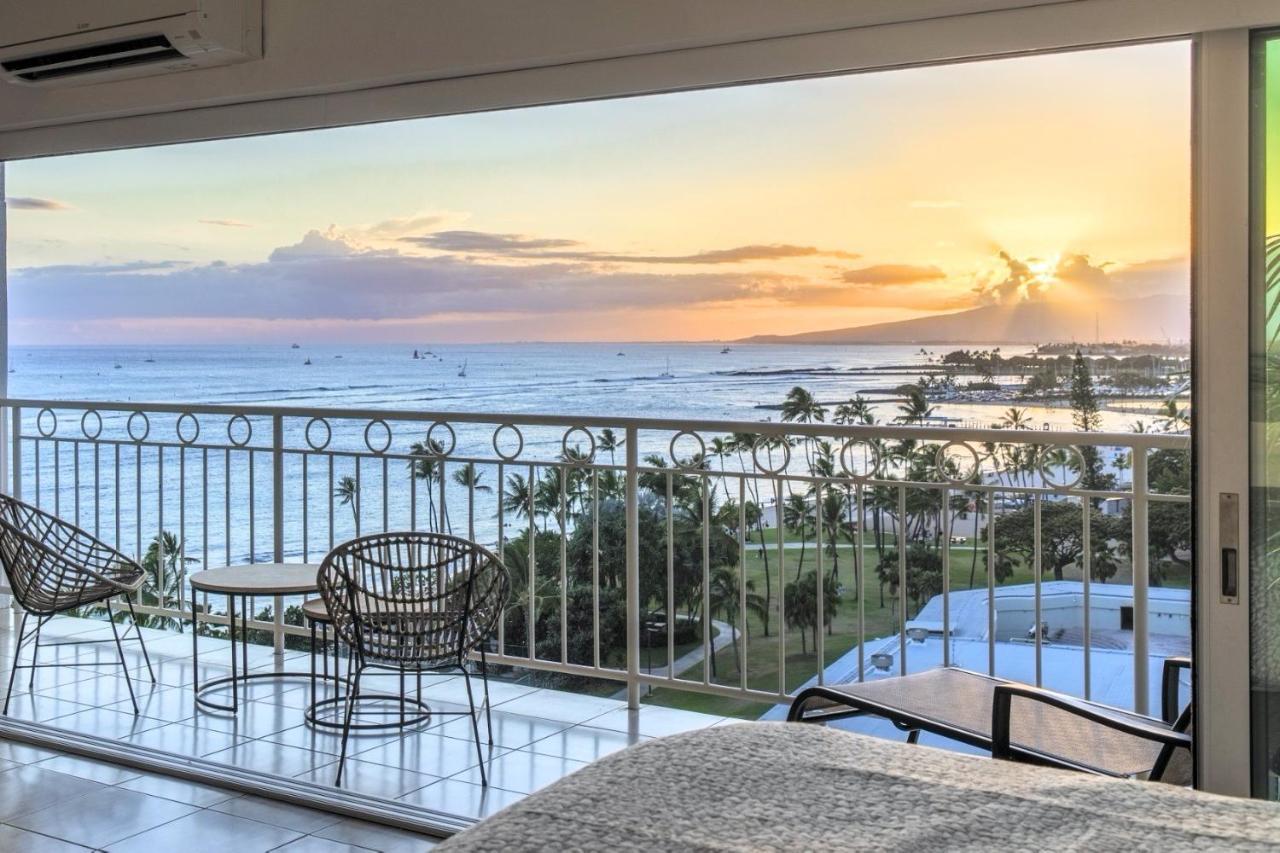 Waikiki Shore 1116 Beachfront Гонолулу Екстер'єр фото
